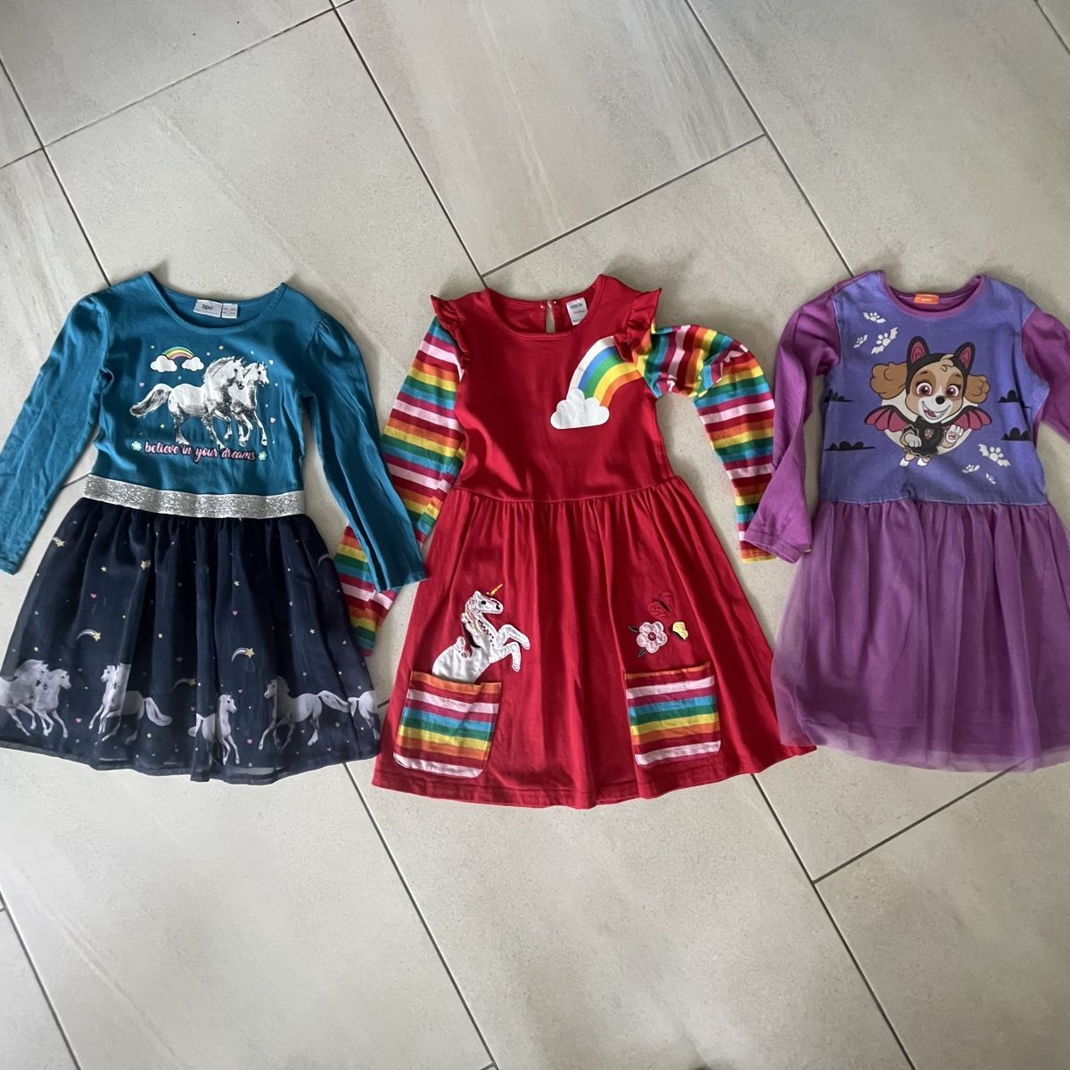 Lotti & Set di vestiti: Kleider für Mädchen – Usato da Oetwil am See venduto da mar_t7ct