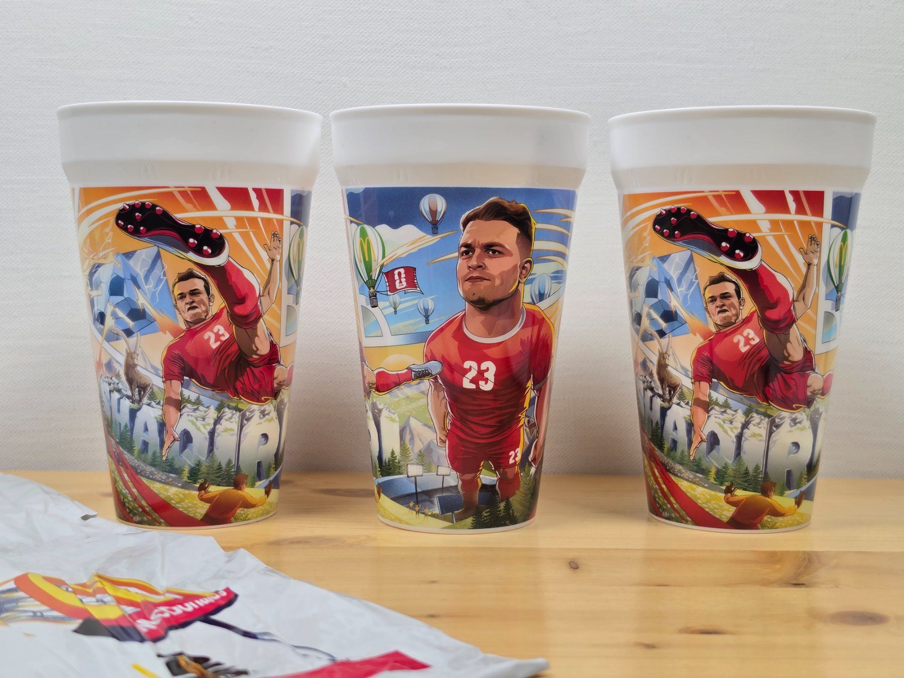 Mc Donald's Bicchieri: Set: McDonald's Shaqiri Poster + 3 Shaqiri Becher – Nuovo (secondo la descrizione) da Wil SG venduto da gle_n2ty 1