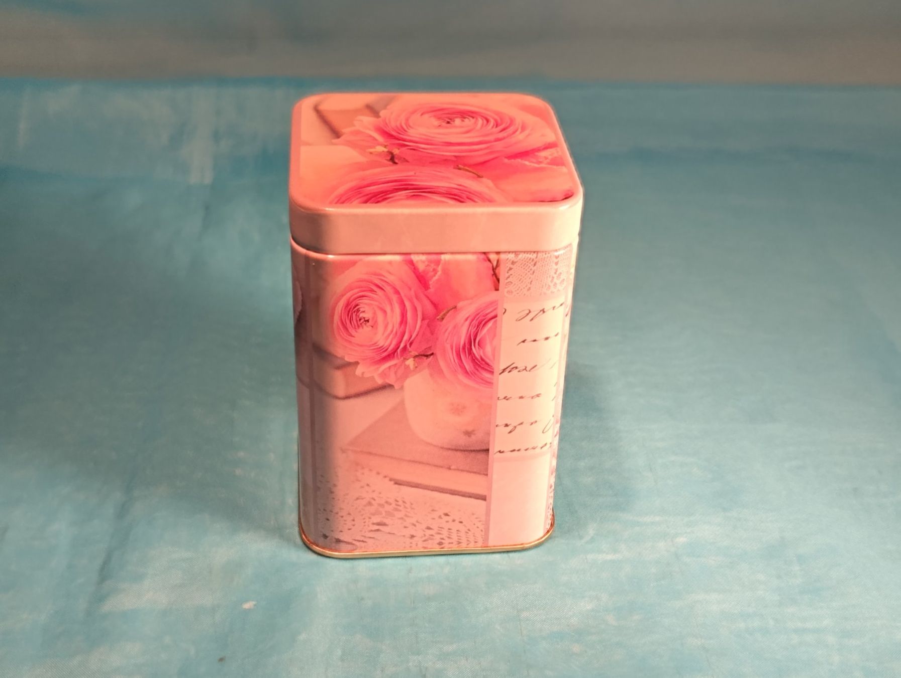 Autres décorations & accessoires: Blechbüchse mit Rosen – Neuf (Voir description) à Bellach par JingleCherry