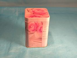 Blechbüchse mit Rosen