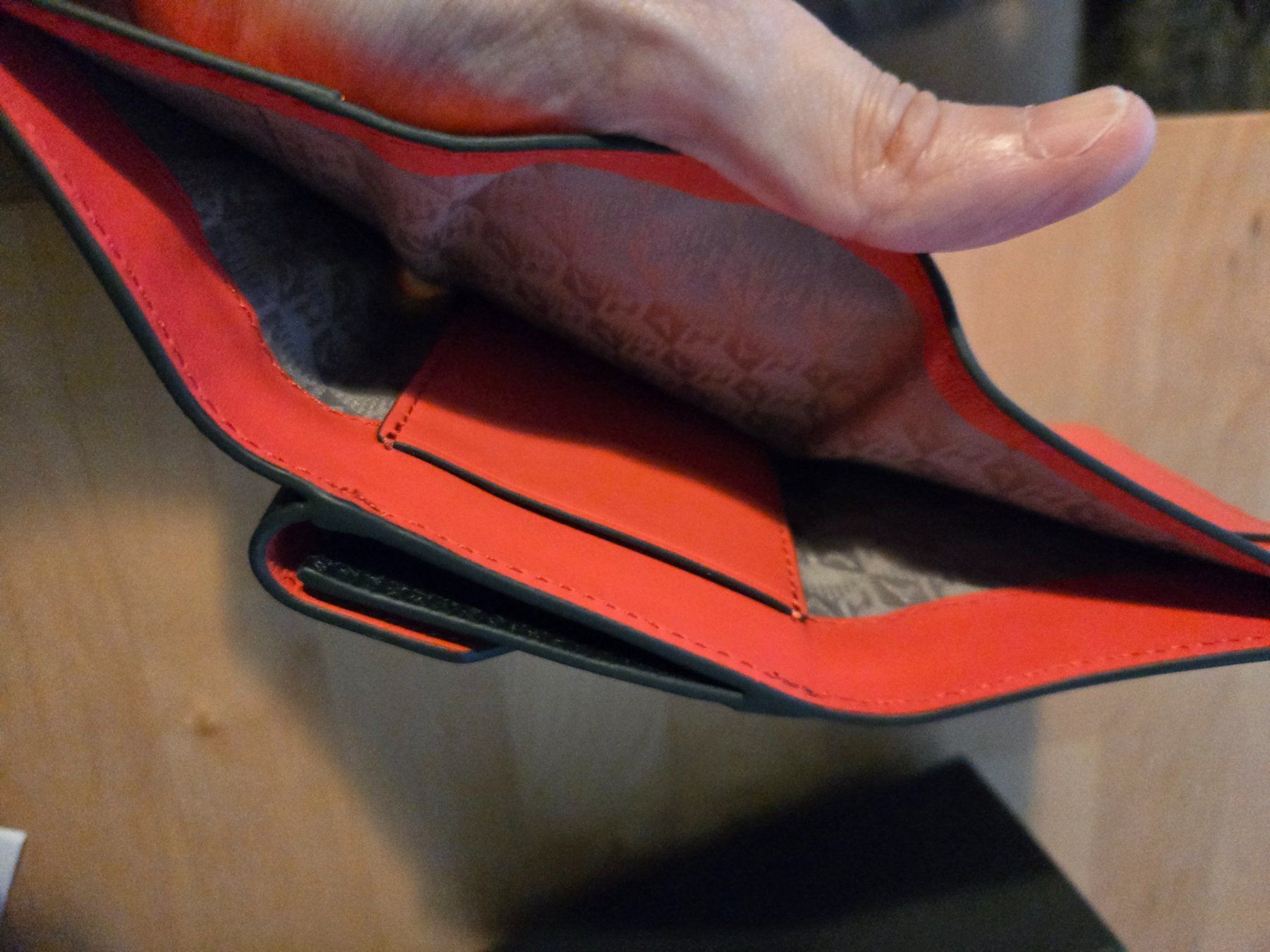 Anya Hindmarch Portamonete: Anya Hindmarch Portemonnaie – Nuovo (secondo la descrizione) da Luzern venduto da Yumbob 4