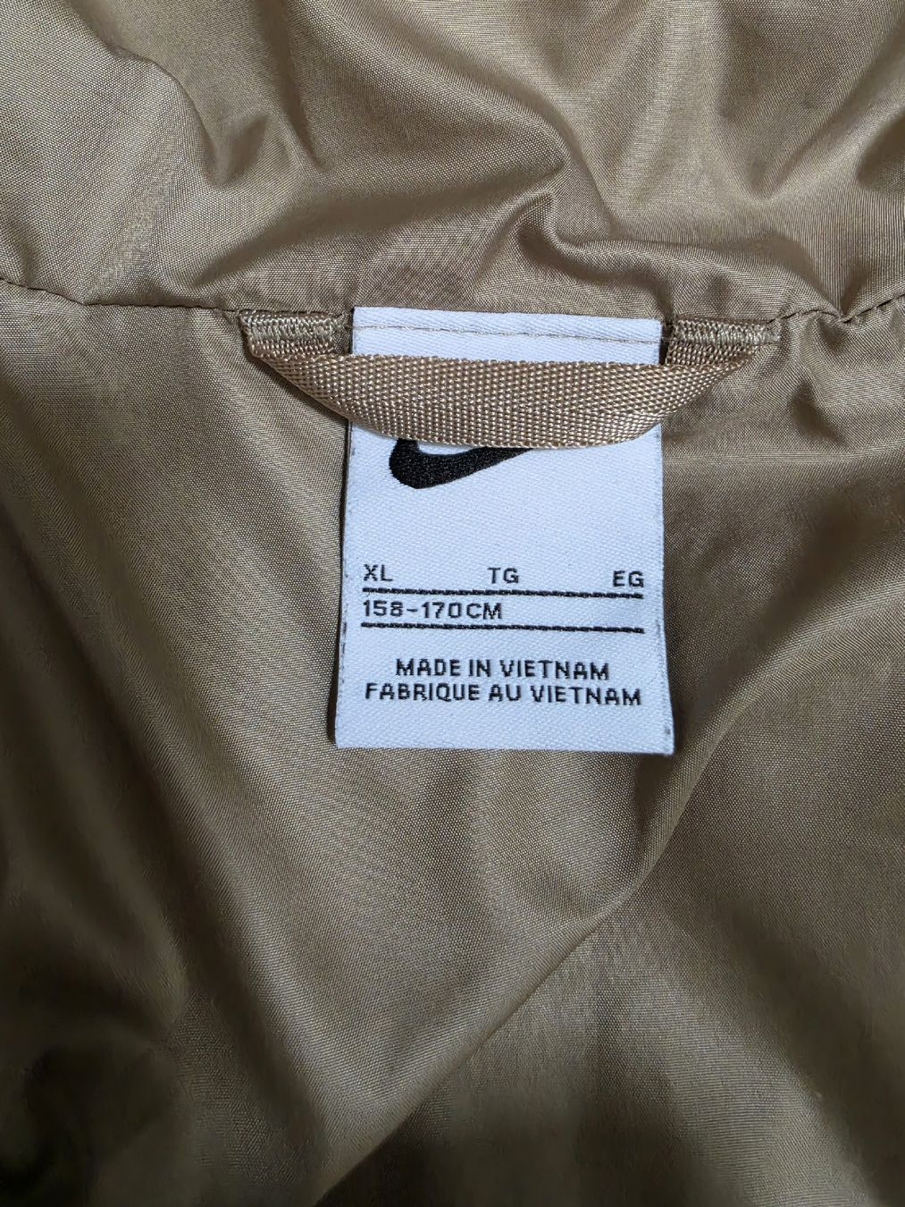 Nike Giacche: Nike Winterjacke Gr. XL 158/170 – Usato da Würenlos venduto da Nigginiggi 1
