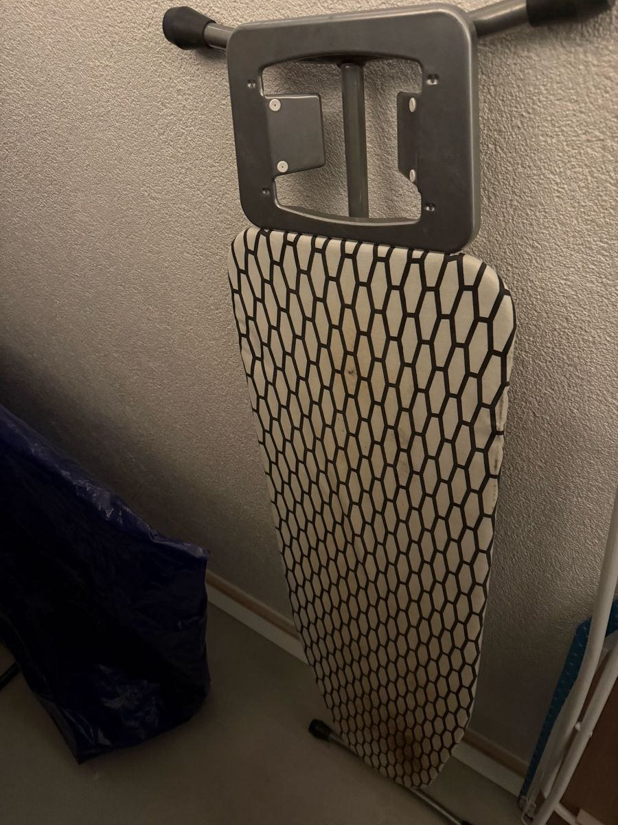 Ikea Assi da stiro: Ironing board – Usato da Wallisellen venduto da rui_jtt7