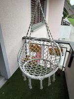 Hängesessel mit Kissen