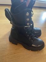 Schwarze Stiefel mit Tasche Gr. 40, Schnürstiefel Plateau