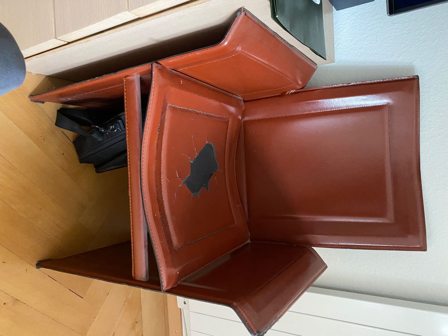 Stühle: Chaise design italienne. Avec defauts – Gebraucht aus Küssnacht am Rigi von CALIFRASQUI 4