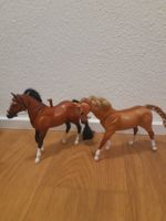 Zwei Barbie Ponys