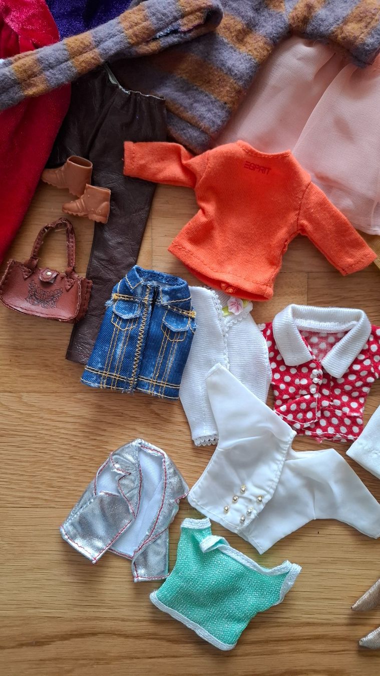 Puppen: Vintage-Kleiderlot – Gebraucht aus Frauenfeld von PaperPlane63 5
