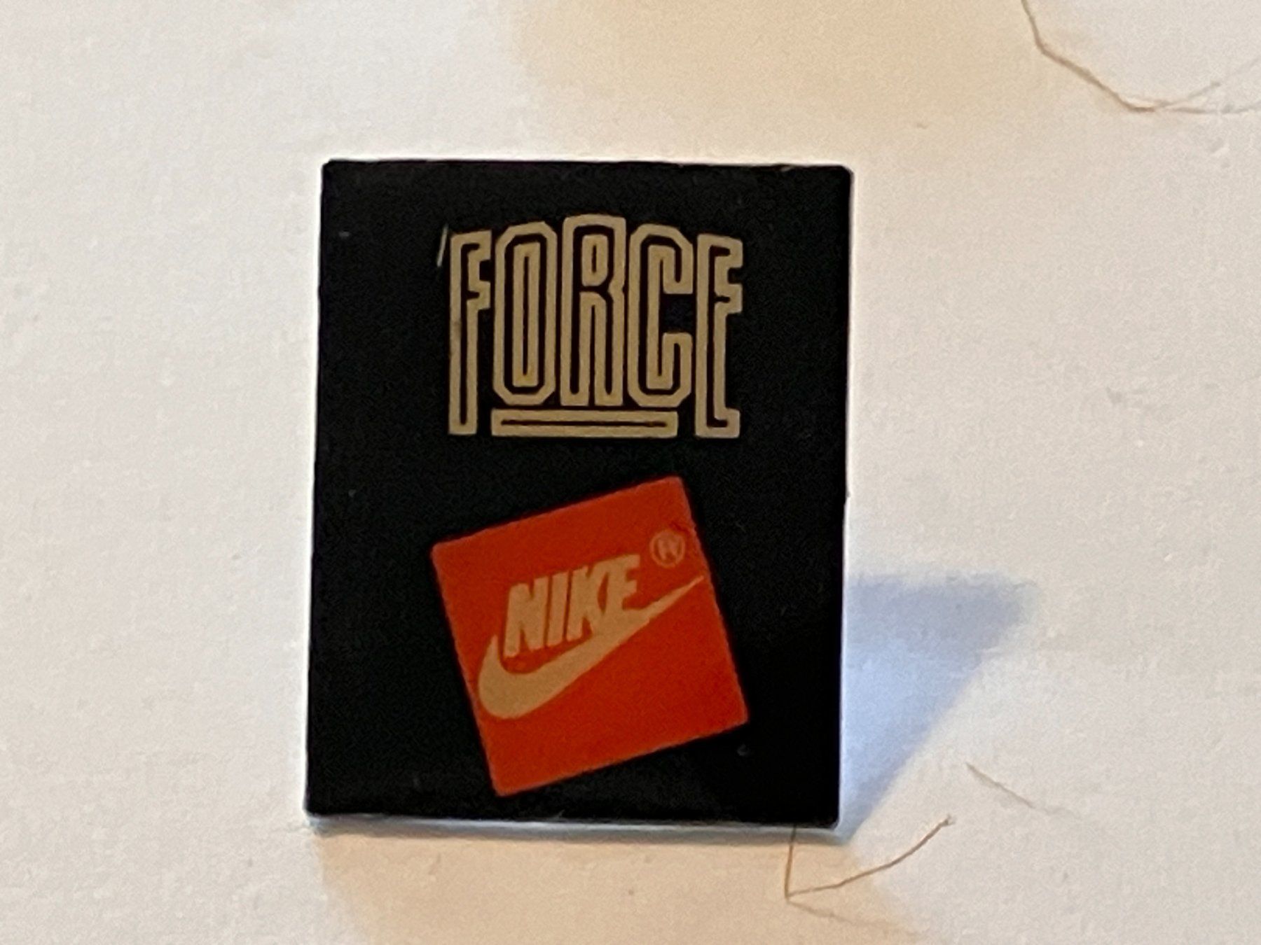 Plaketten & Abzeichen: 1 Pin Nike Force – Gebraucht aus Basel von djwwpp