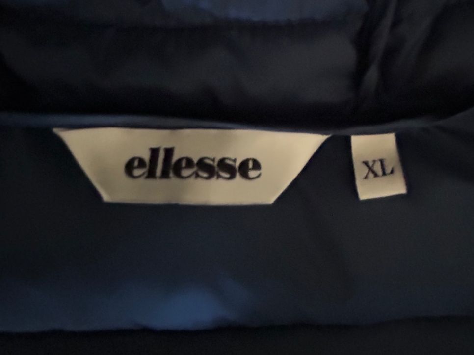 Ellesse Jacken: Ellesse Daunenjacke – Gebraucht aus Oberwil BL von Biffel 2