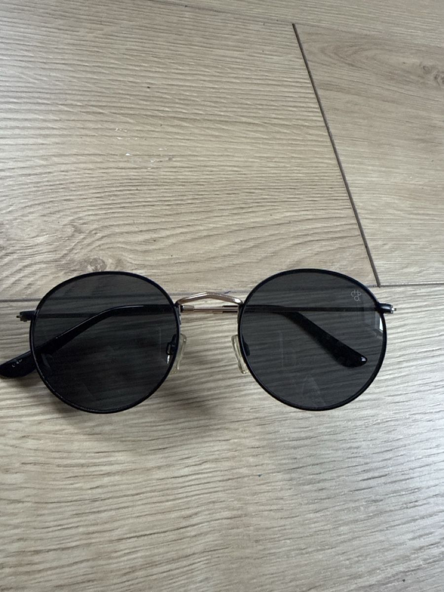 Occhiali & Lenti: Lunettes de soleil sans marque  – Usato da Belmont-Lausanne venduto da Michelle_Srdr_
