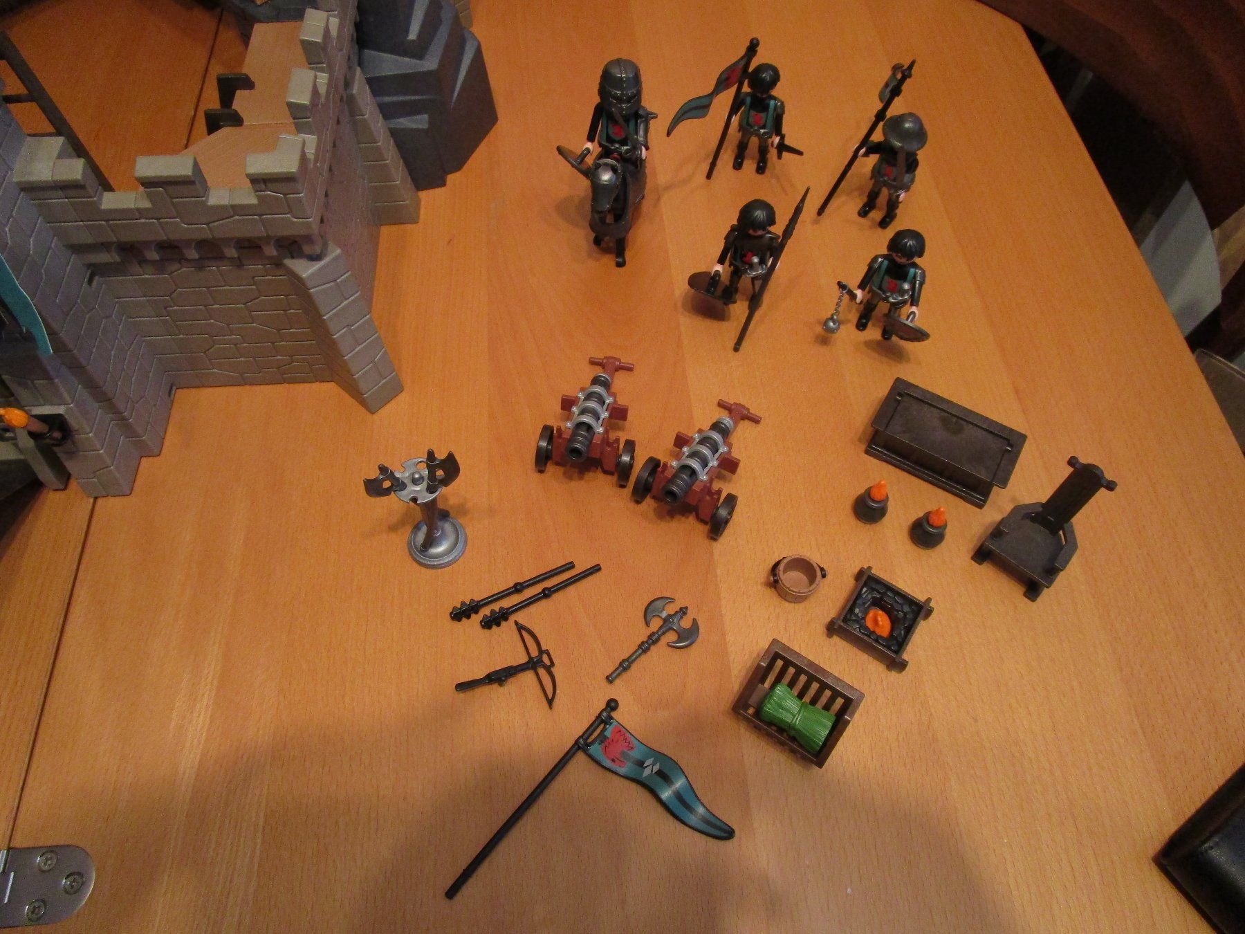 Playmobil Spielzeuge: Playmobil - Raubritterburg – Gebraucht aus Wetzikon ZH von Storchadebar 6