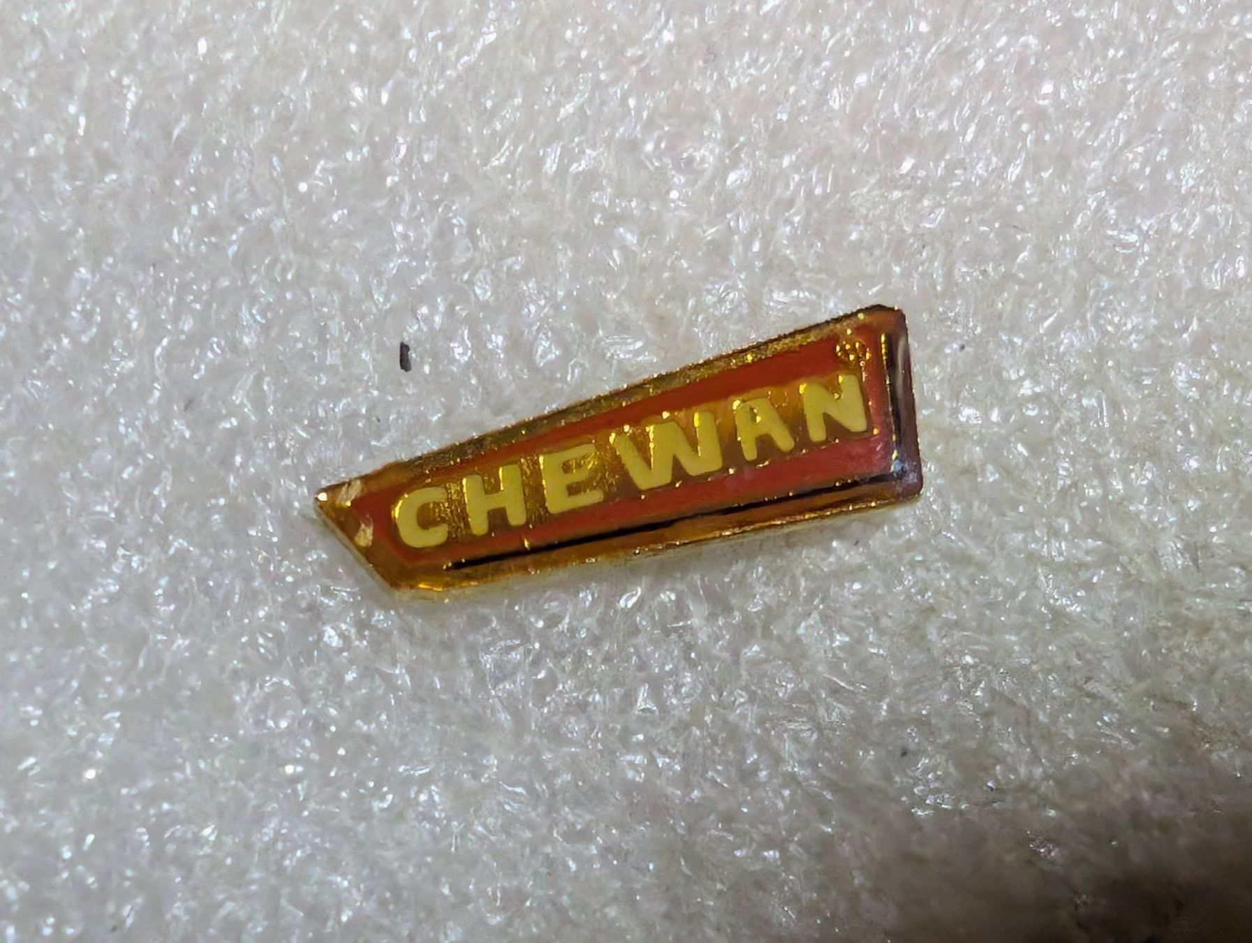 Plaketten & Abzeichen: Ansteckpin 213: Chewan – Gebraucht aus Oppligen von Pin-Fall-Shop
