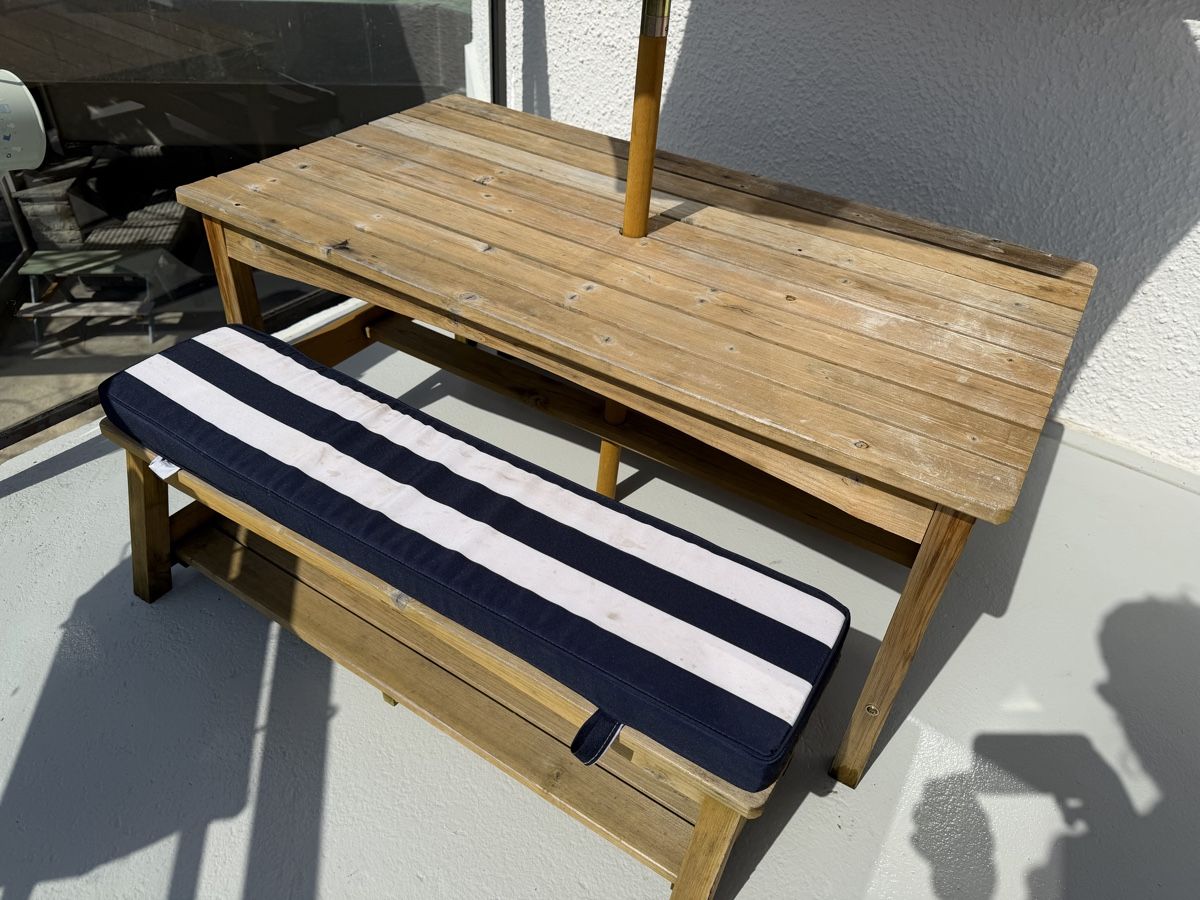 Set di tavolo e panche: Gartentisch mit Sitzbank und Sonnenschirm gestreift – Usato da Wallisellen venduto da ale_9qys 4