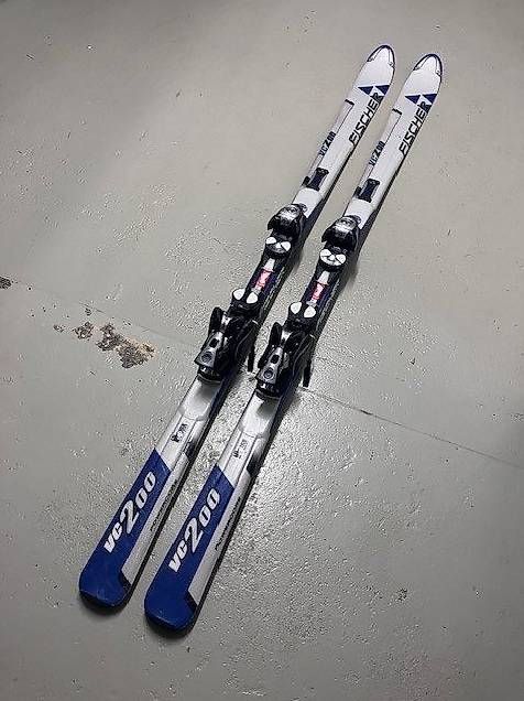 Fischer Sci: Skier Fischer VC 200 mit Bindung – Usato da Wettingen venduto da Gusti1000