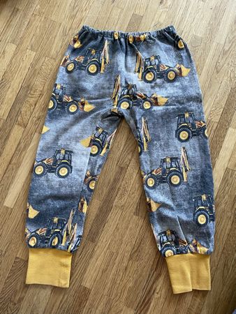 Selbstgenähte Jersey Bagger-Hose Gr. 98