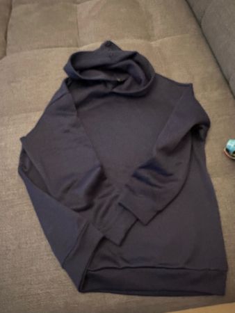 Dunkelblauer Kapuzenpullover mit Print, Grösse M, Neu! (51)