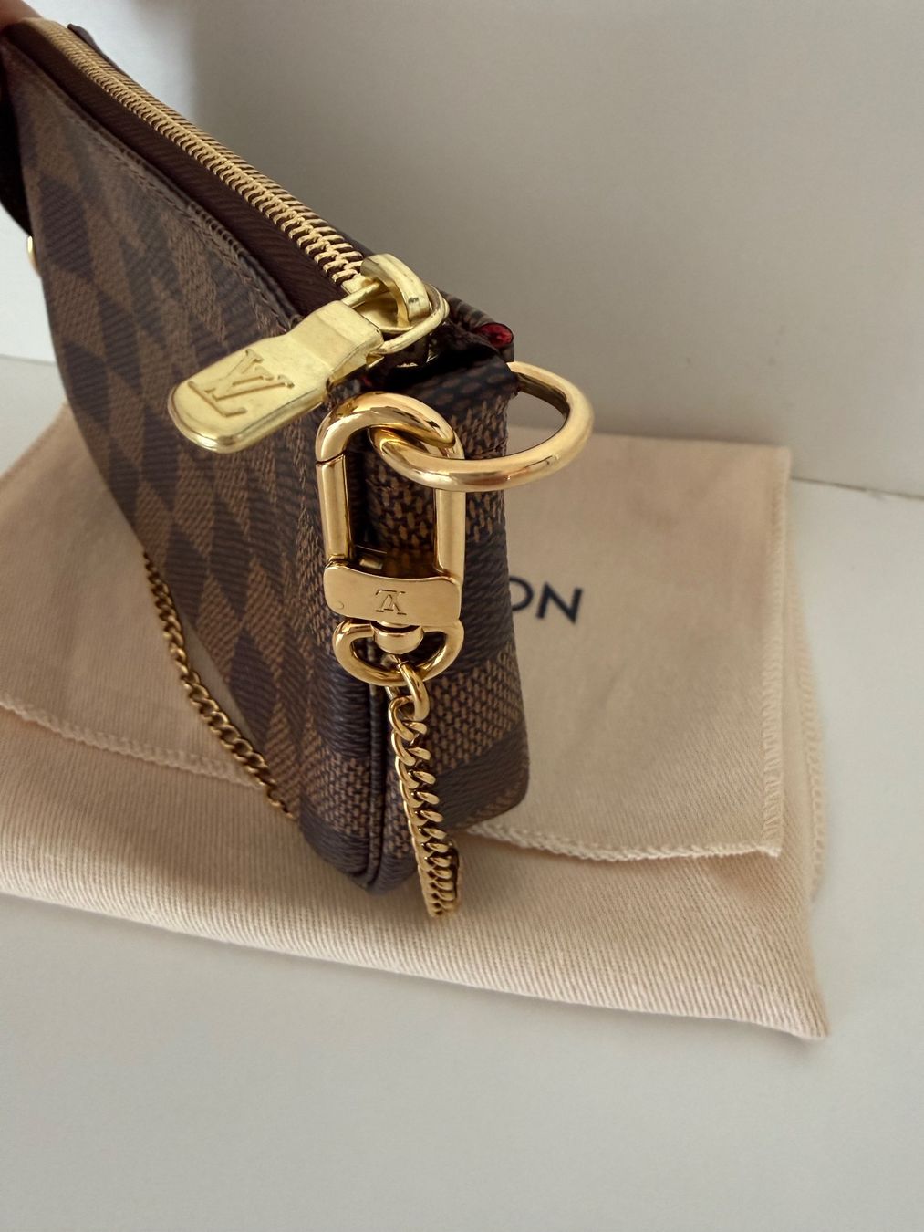 Borse da donna: Louis Vuitton Mini Pochette Accessoires / Damier Ébène – Usato da Meilen venduto da atlanterra 3