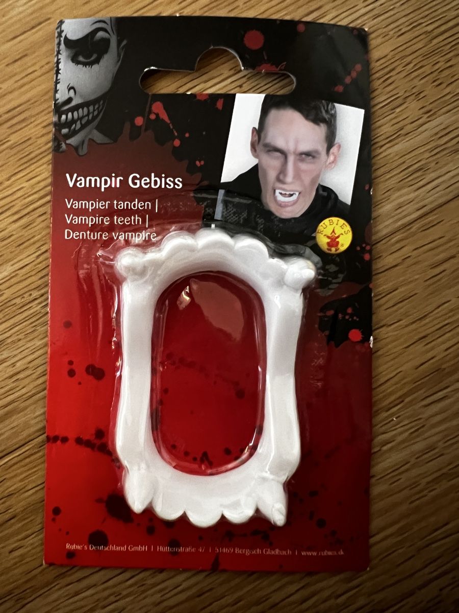 Costumi: Vampir Gebiss 8 Stk. Originalverpackt – Nuovo e nell'imballaggio originale da Dietikon venduto da DeathValley 1