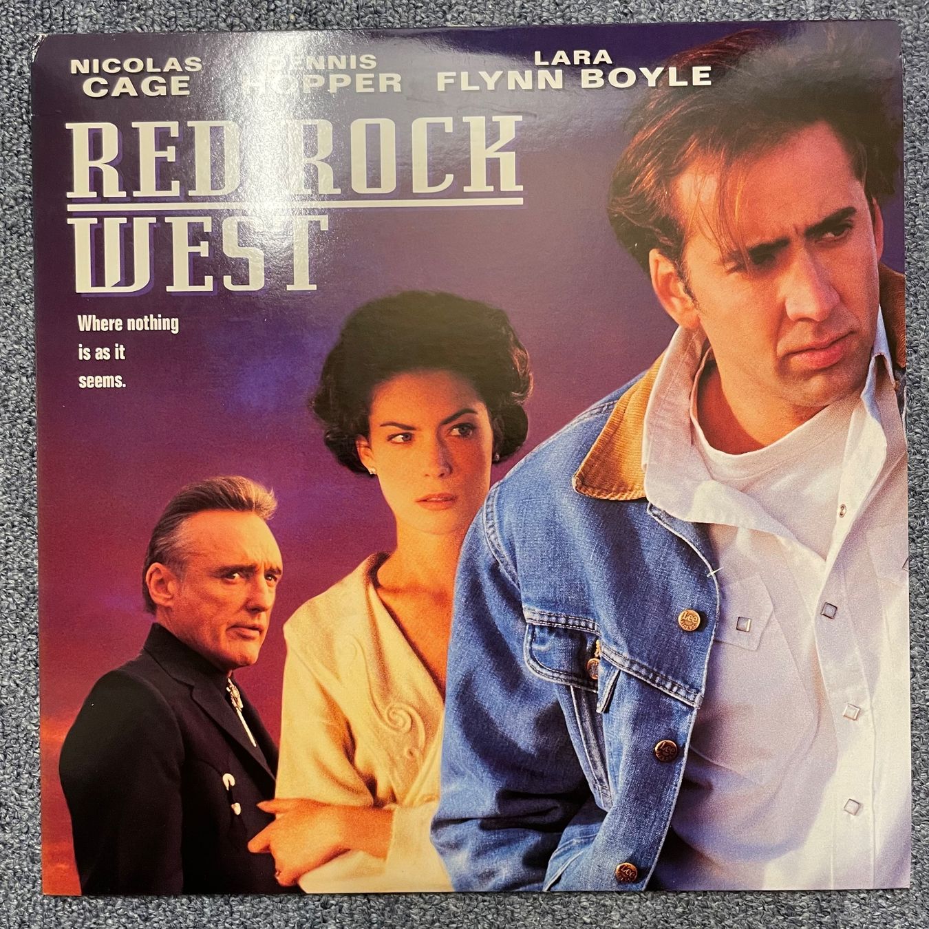 Tutti i DVDs: Nicolas Cage: RED ROCK WEST - LASER DISC - Englisch Orig. – Usato da Stans venduto da Brode