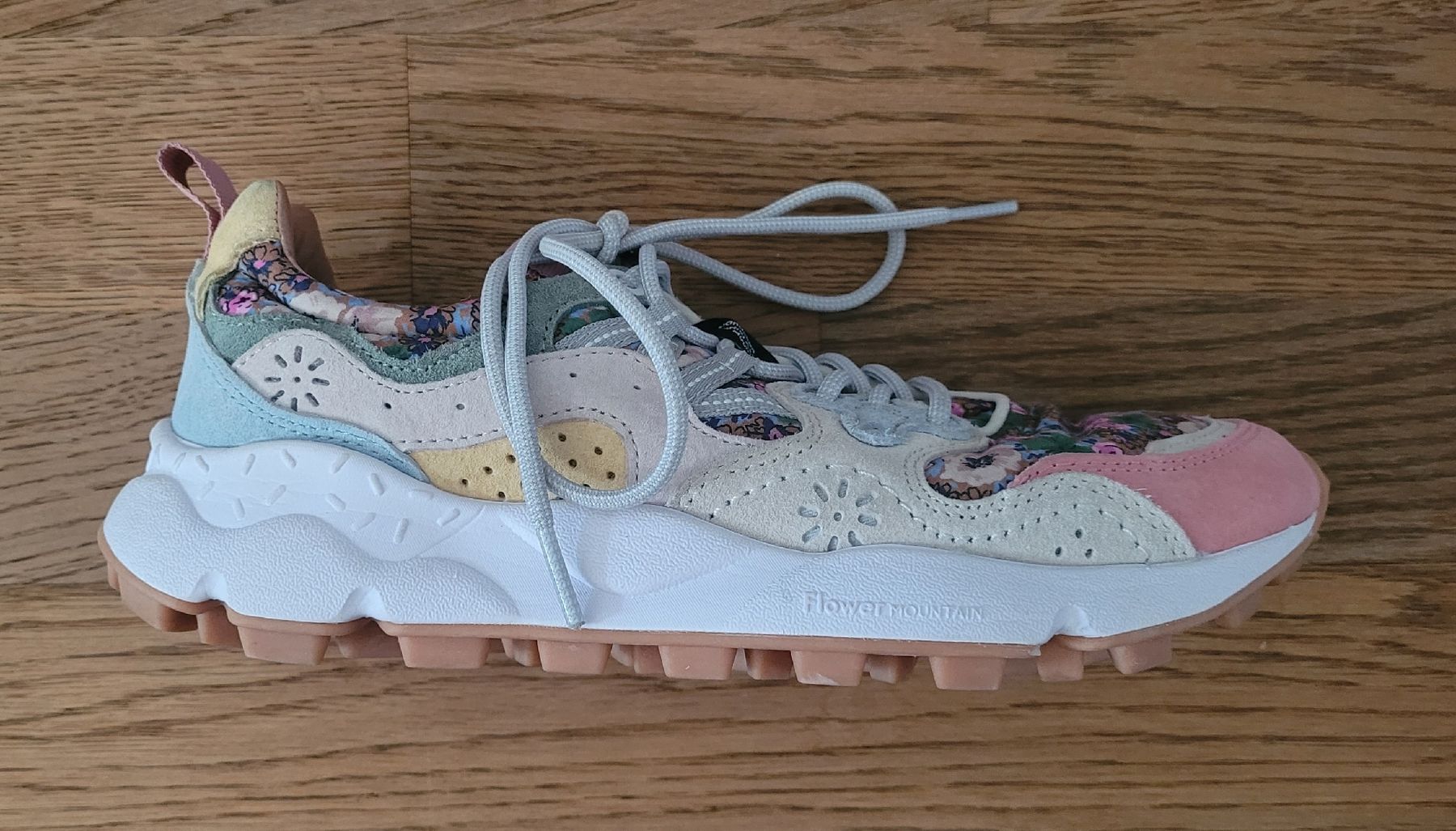 Scarpe da donna: Sneakers Flower Mountain pointure 37 – Usato da Sion venduto da lik_k6h2 2