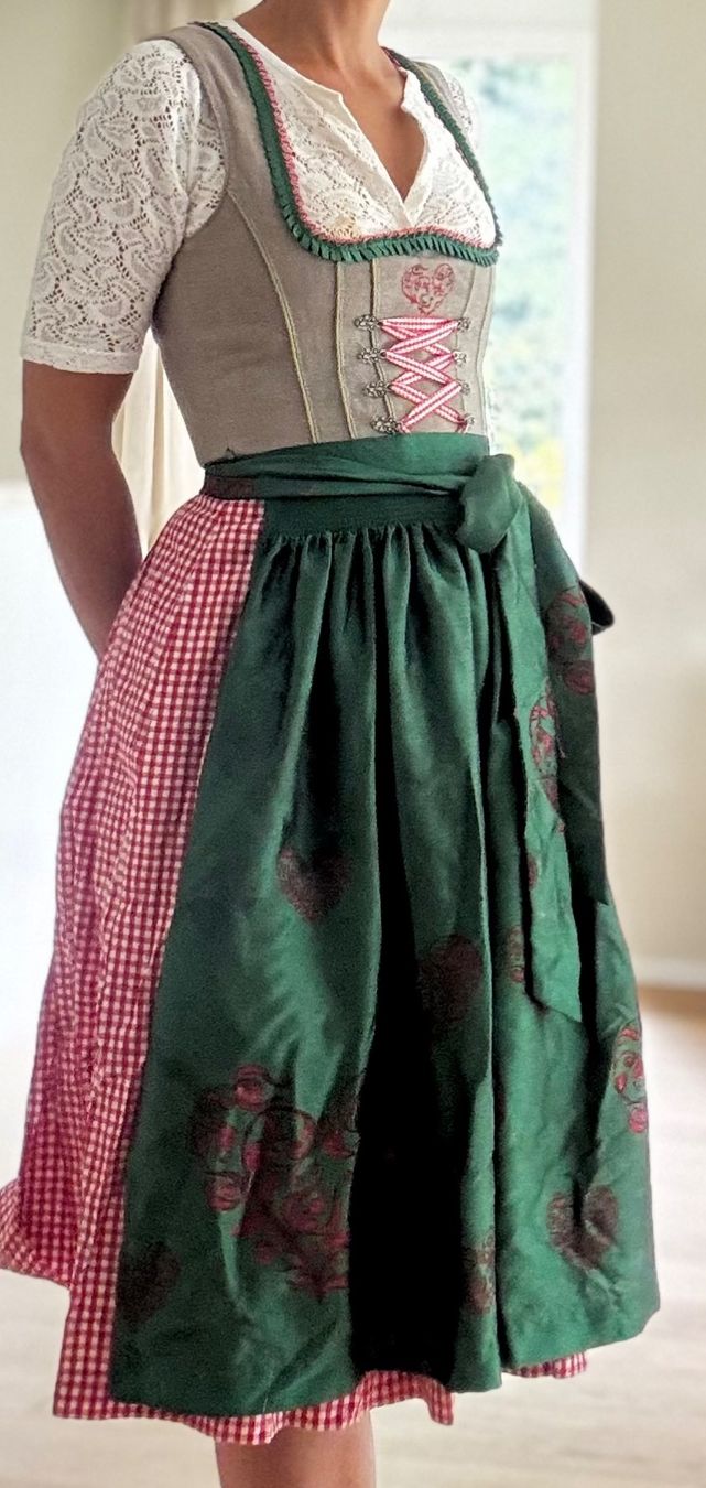 Kleider: Original Münchner DIRNDL, Grösse 32 – Gebraucht aus Herrliberg von kat_q7sj 2