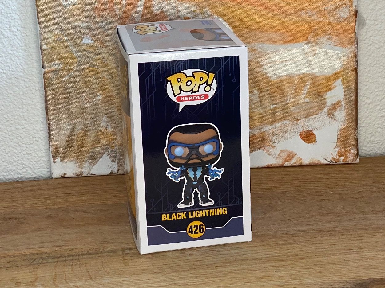 Funko Statuette: Funko Pop - Black Lightning #426 – Nuovo e nell'imballaggio originale da Oensingen venduto da CSCollectors 3