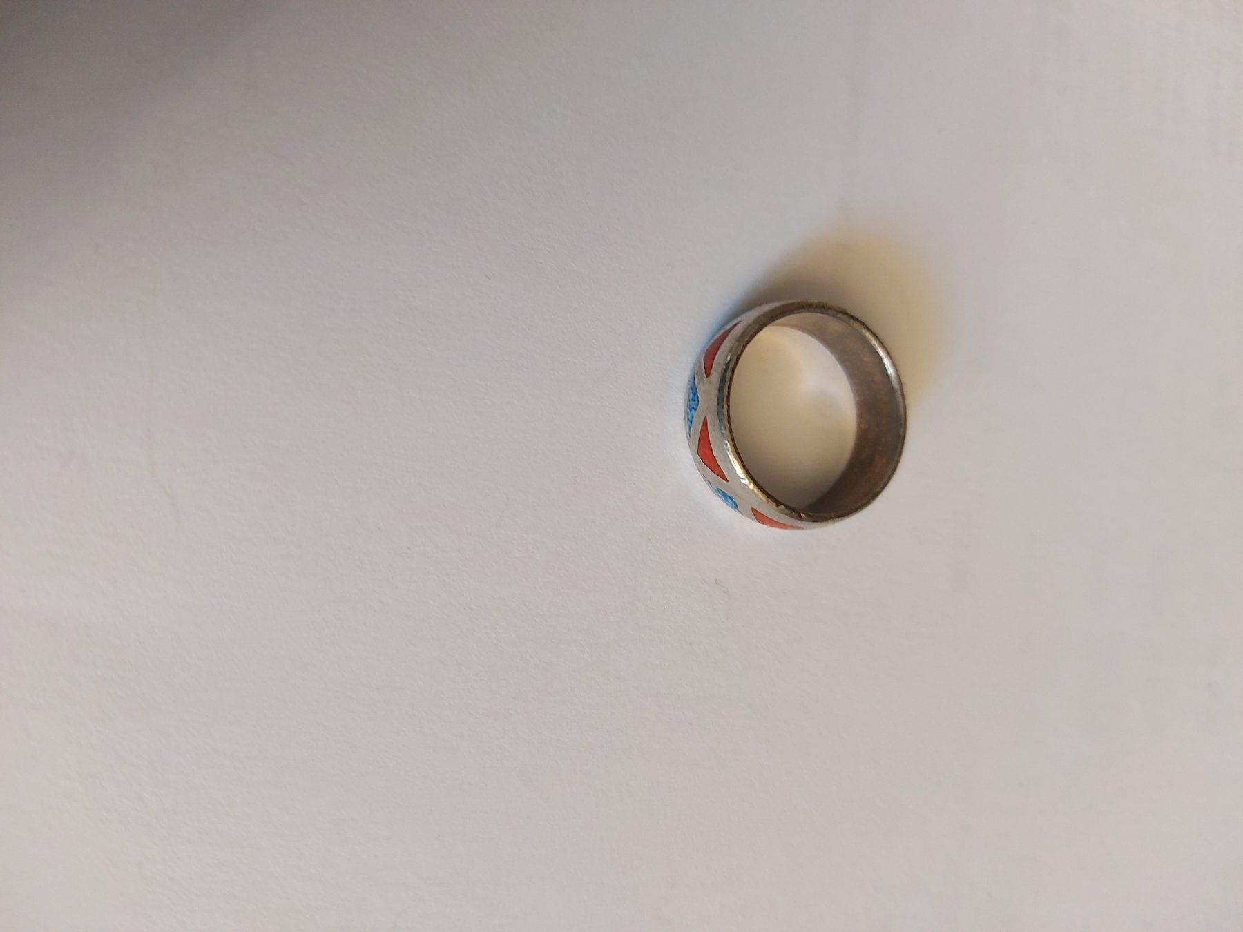 Anelli: Silberfarbener Ring mit buntem Muster, Grösse 18 mm – Nuovo e nell'imballaggio originale da St. Gallen venduto da kamel27 3