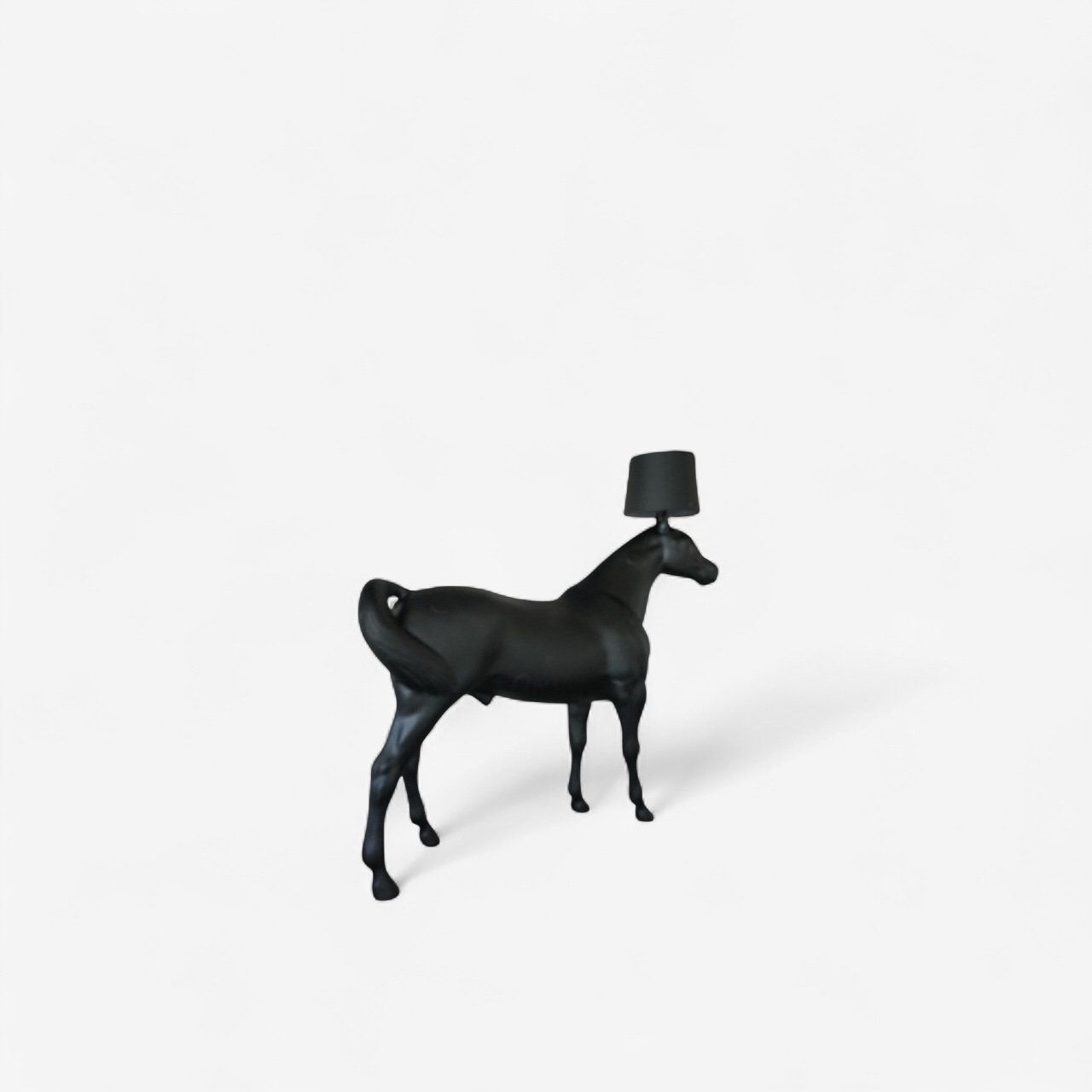 Moooi Lampade: Moooi Horse Lamp by Front Design – Usato da Tägerwilen venduto da jwolfstudio 3