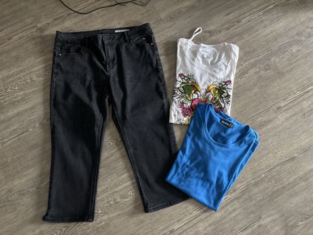 Jeans mit zwei Shirts, Damen Kleiderpaket, Top Zustand!