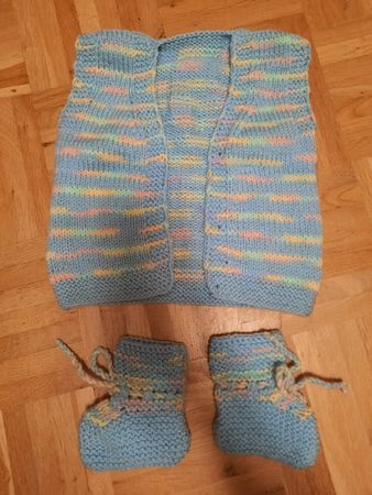 Handgestrickte Baby Weste & Schuhe, Gr. 56/62, Pastell