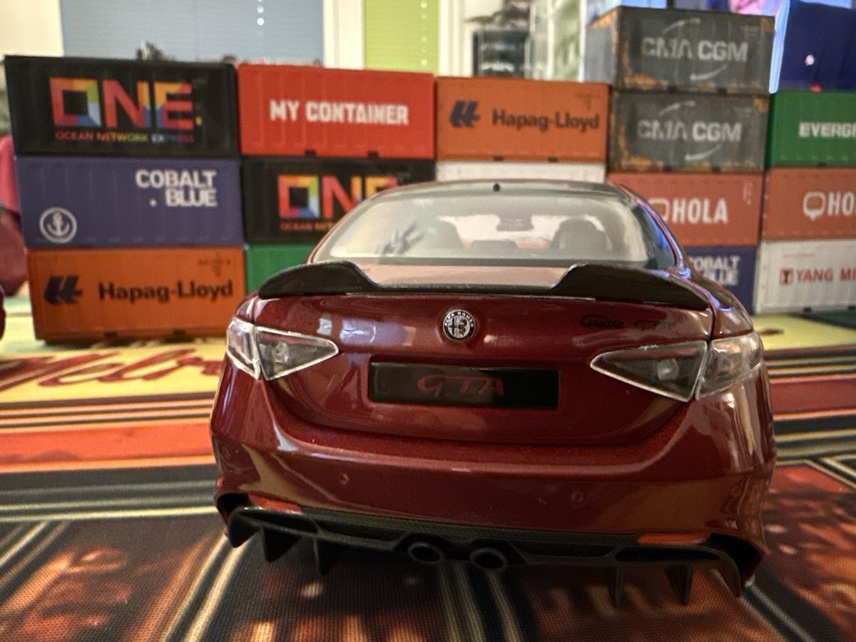 Alfa Romeo Modellautos: Alfa Romeo Giulia  Weinrot  – Neu und originalverpackt aus Basel von Zomeg 3