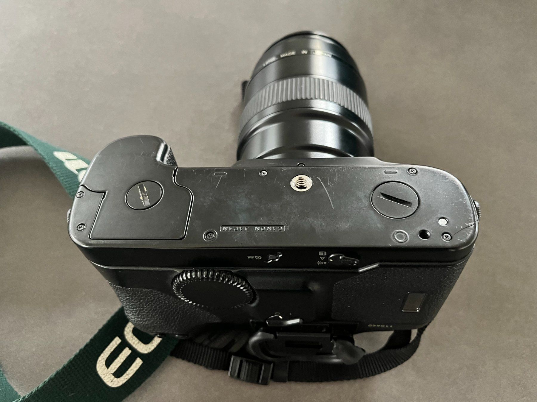Canon Fotocamera: Canon EOS-1 mit drei top Objektiven, Blitz und Tasche – Usato da Schinznach Dorf venduto da Joyce75 2