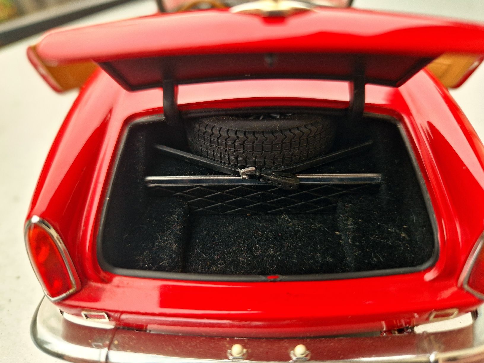 Hot Wheels Modellini d'auto: Ferrari 250 California Spider 1 18 – Usato da Undervelier venduto da Tufitufi7 2