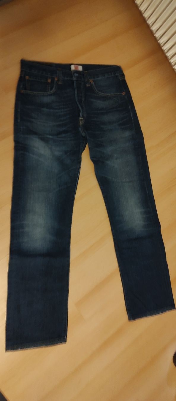 Levi's Pantaloni: Levi's 501 Herren Jeans mit Knopfleiste – Nuovo (secondo la descrizione) da Grenchen venduto da car_qq2t