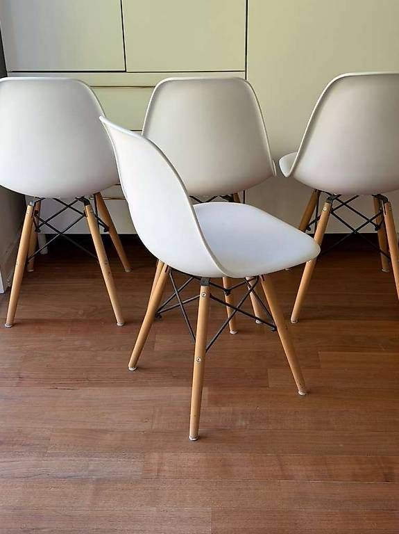 Stühle: Eames-style plastic side chair, white, x4 – Gebraucht aus Zürich von emi_j76q 4