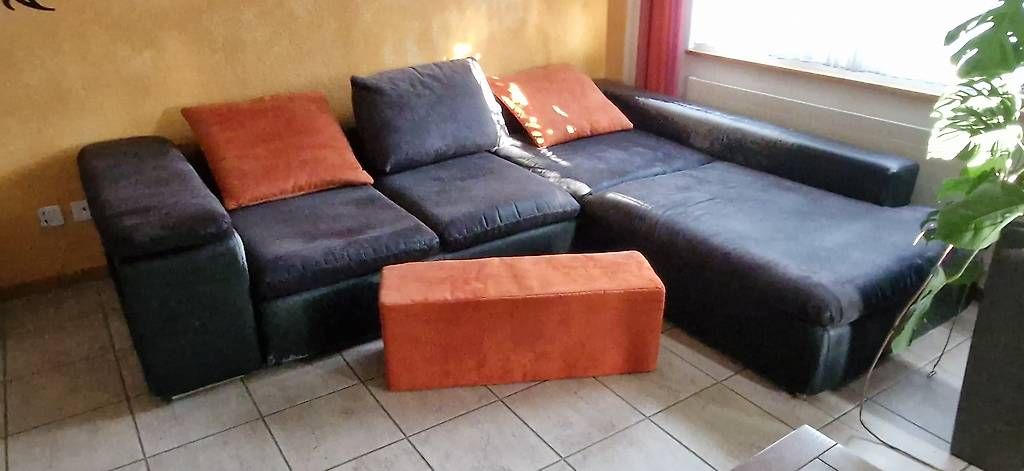 Divani: Sofa mit Sitzwürfel schwarz/orange – Usato da Willisau venduto da suppi89 3