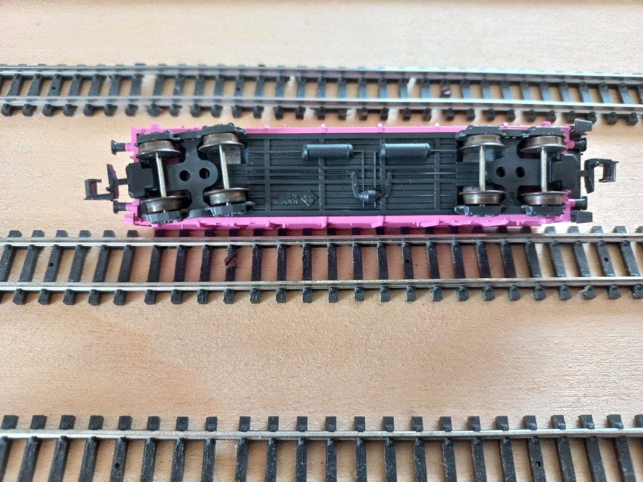 Roco Modellini di ferrovie: Roco Spur N Güterwagen Eaos pink     intern 2 – Usato da Pfäffikon / ZH venduto da Pefkadett 6