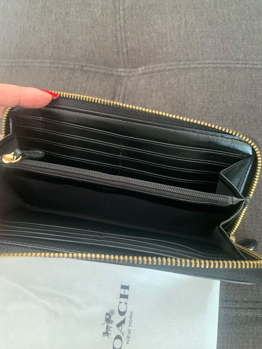 Coach Portemonnaie: Portefeuille Coach vernis noir – Neu und originalverpackt aus Fully von Sassa68 2