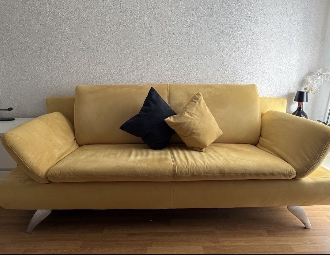 Sofas: Divano giallo Lomanto 3 posti buono stato – Neuf (Voir description) à Immensee par pie_w26k