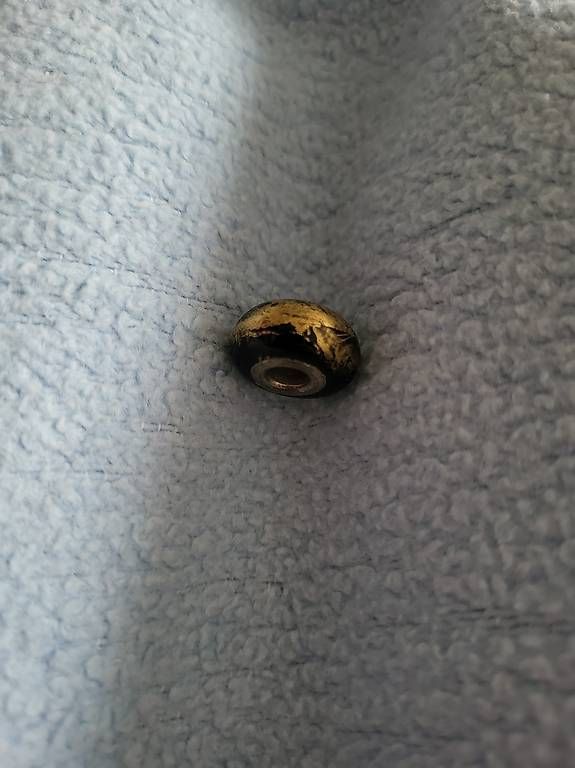 Ciondoli: Bead schwarz/gold – Usato da Effretikon venduto da Zebra37 2