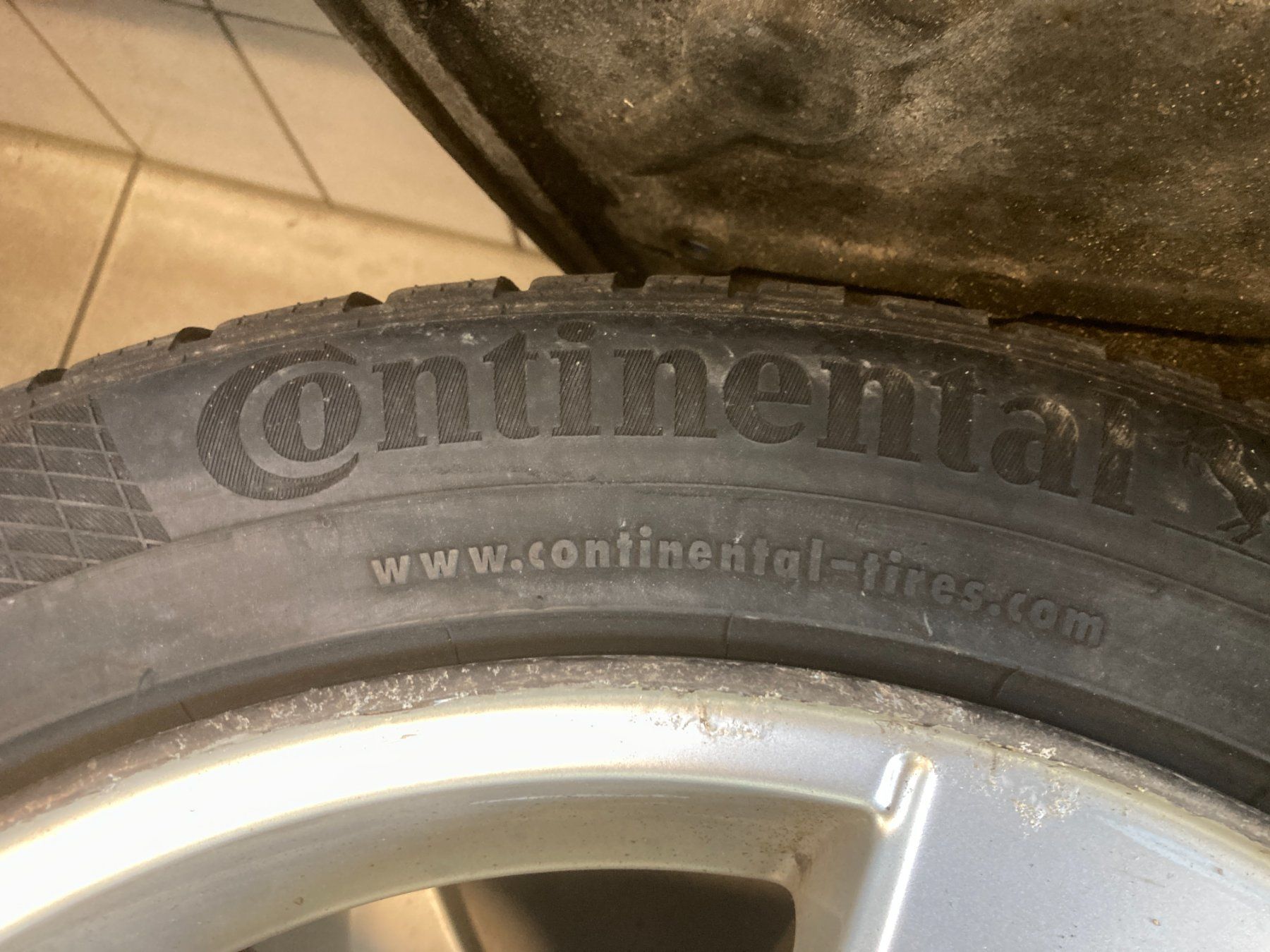Volvo Pneus & Kompletträder: Volvo V60 Winterräder 215/50R17 – Gebraucht aus Cham von WB2223 4