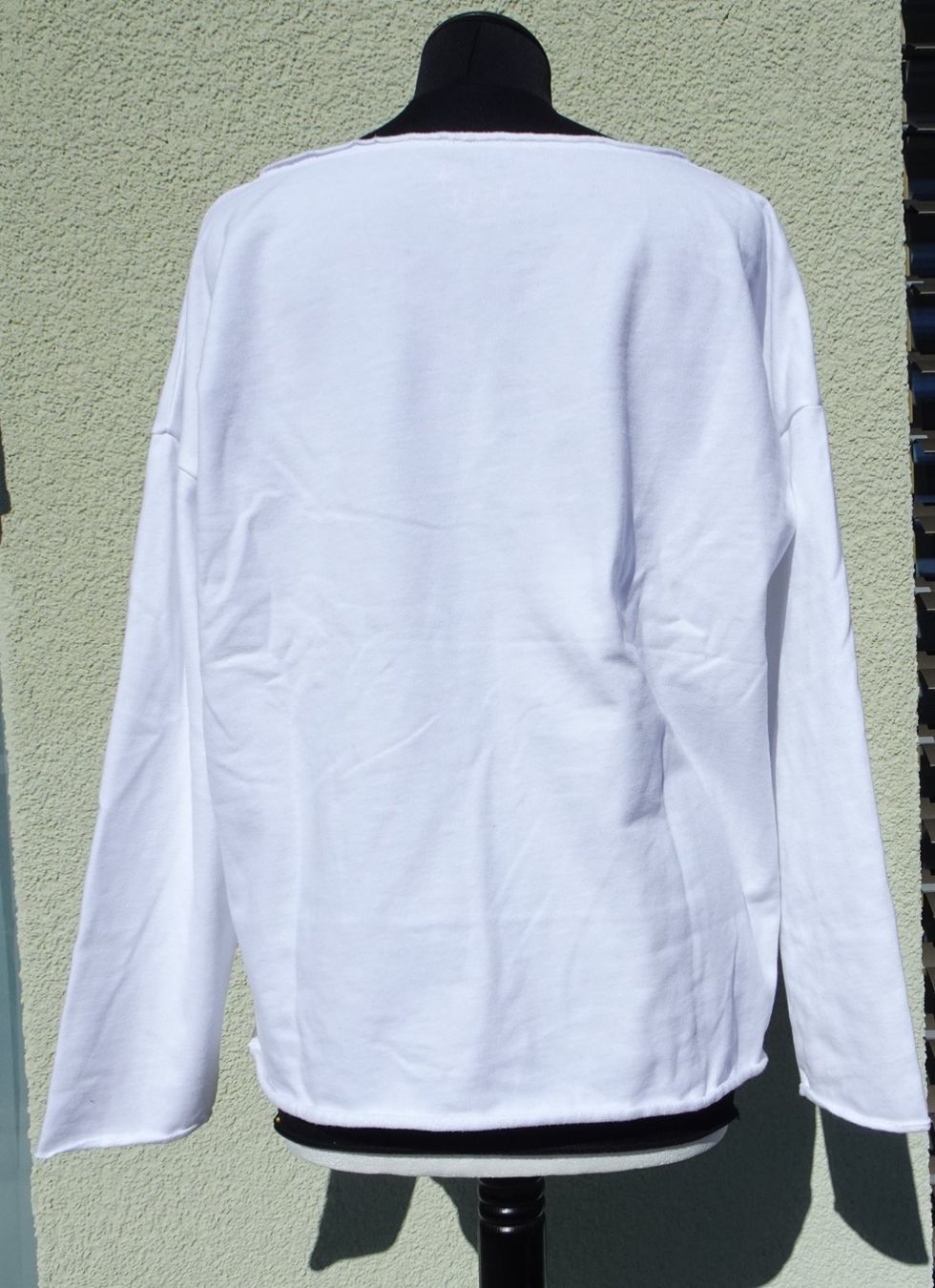 Maglioni & Felpe: Juvia Pullover Sweatshirt Gr M medium weiss – Usato da Winterthur venduto da blumeblau77 2