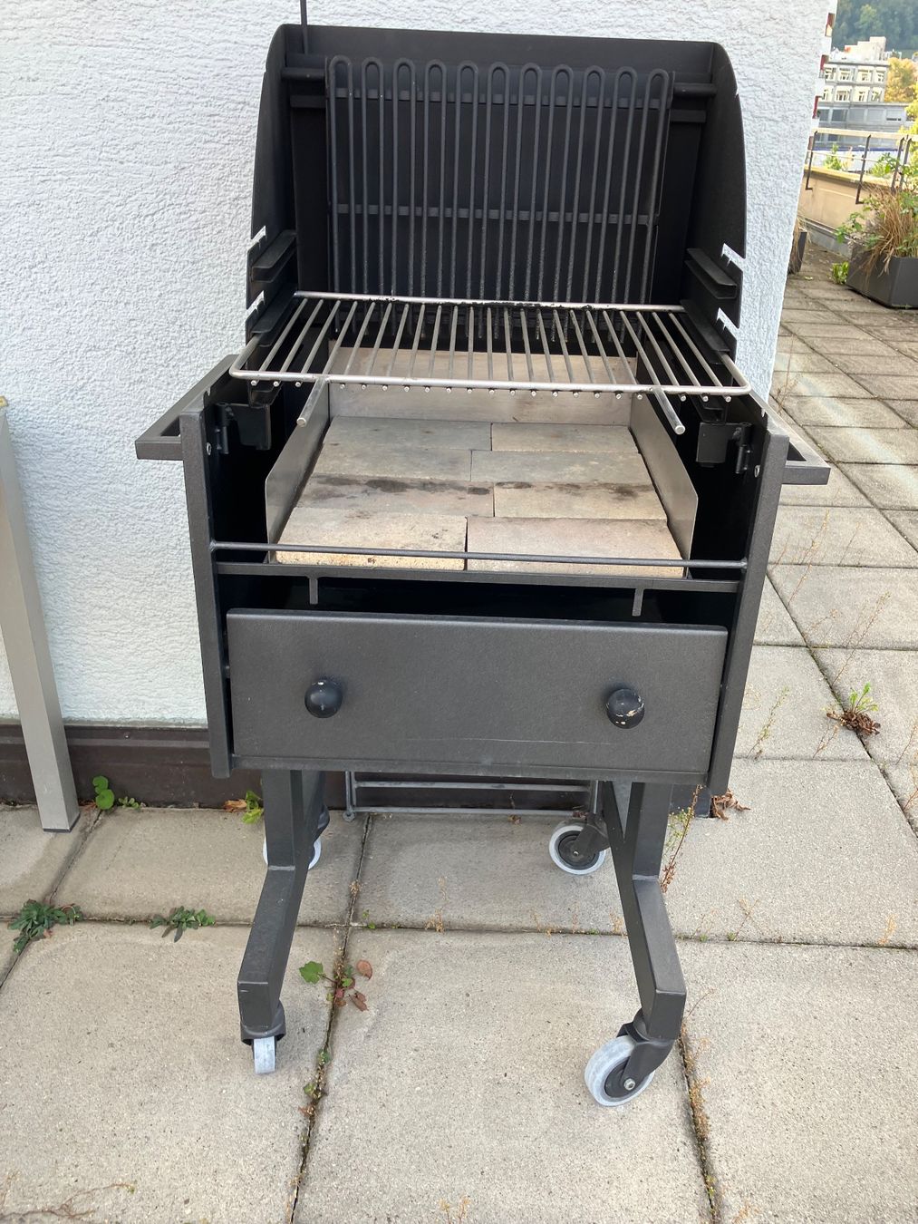 Grills: Holzkohle-Grill mit  Schamottsteinen – Gebraucht aus Winterthur von Seepferdchen63 2