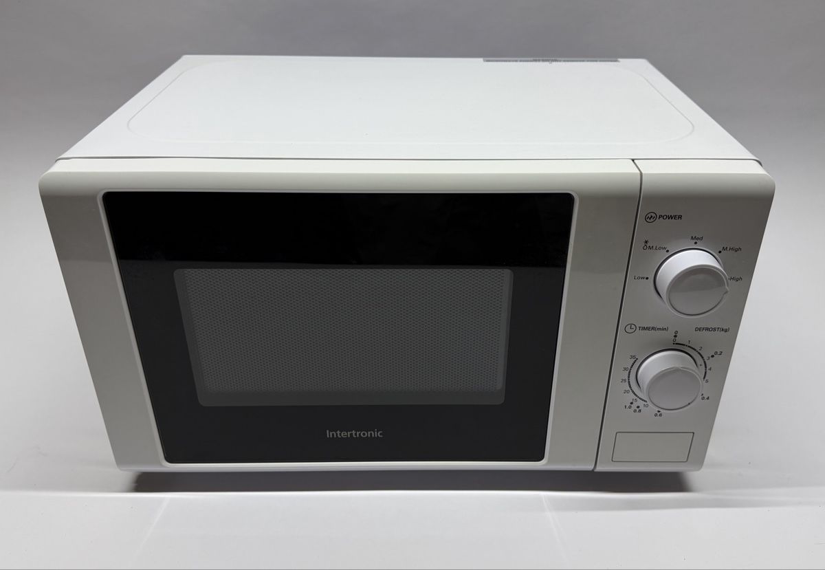 Appareils de cuisine: Mikrowelle 700W – D'occasion à Lüchingen par phlanlab