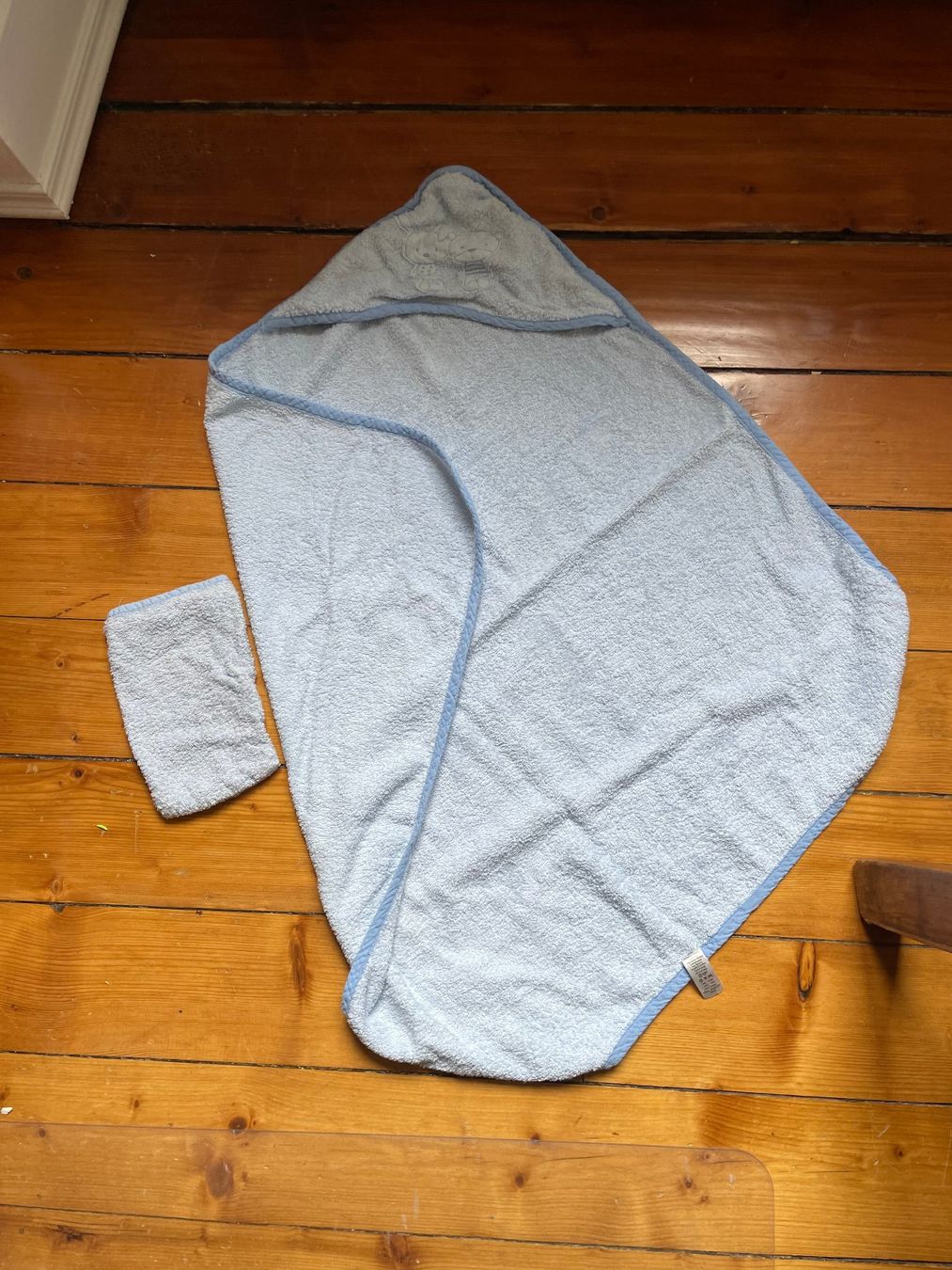 Serviettes: Serviette et débarbouillette pour bébé – D'occasion à Satigny par Suisse_gigi