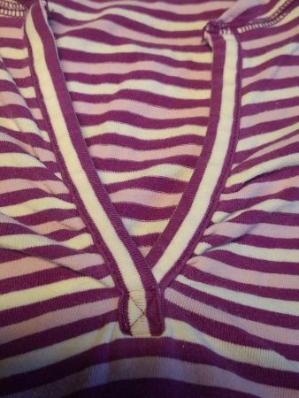 T-shirt col en V 95% coton taille S marque H&M