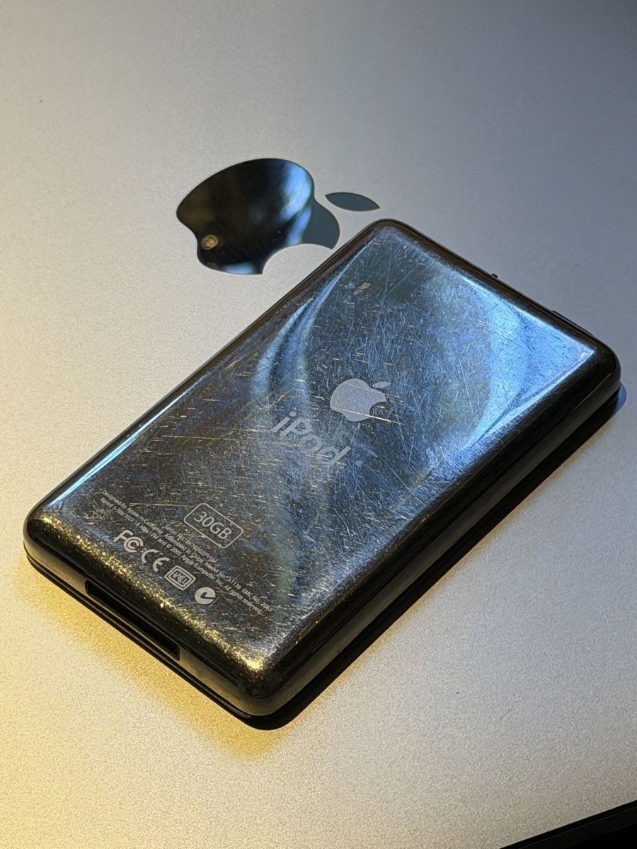 Apple Lettore multimediale portatile: iPod Classic 5 gen Bluetooth 128gb Taptic Engine – Usato da Lausanne venduto da Planet_Faisceaux 2