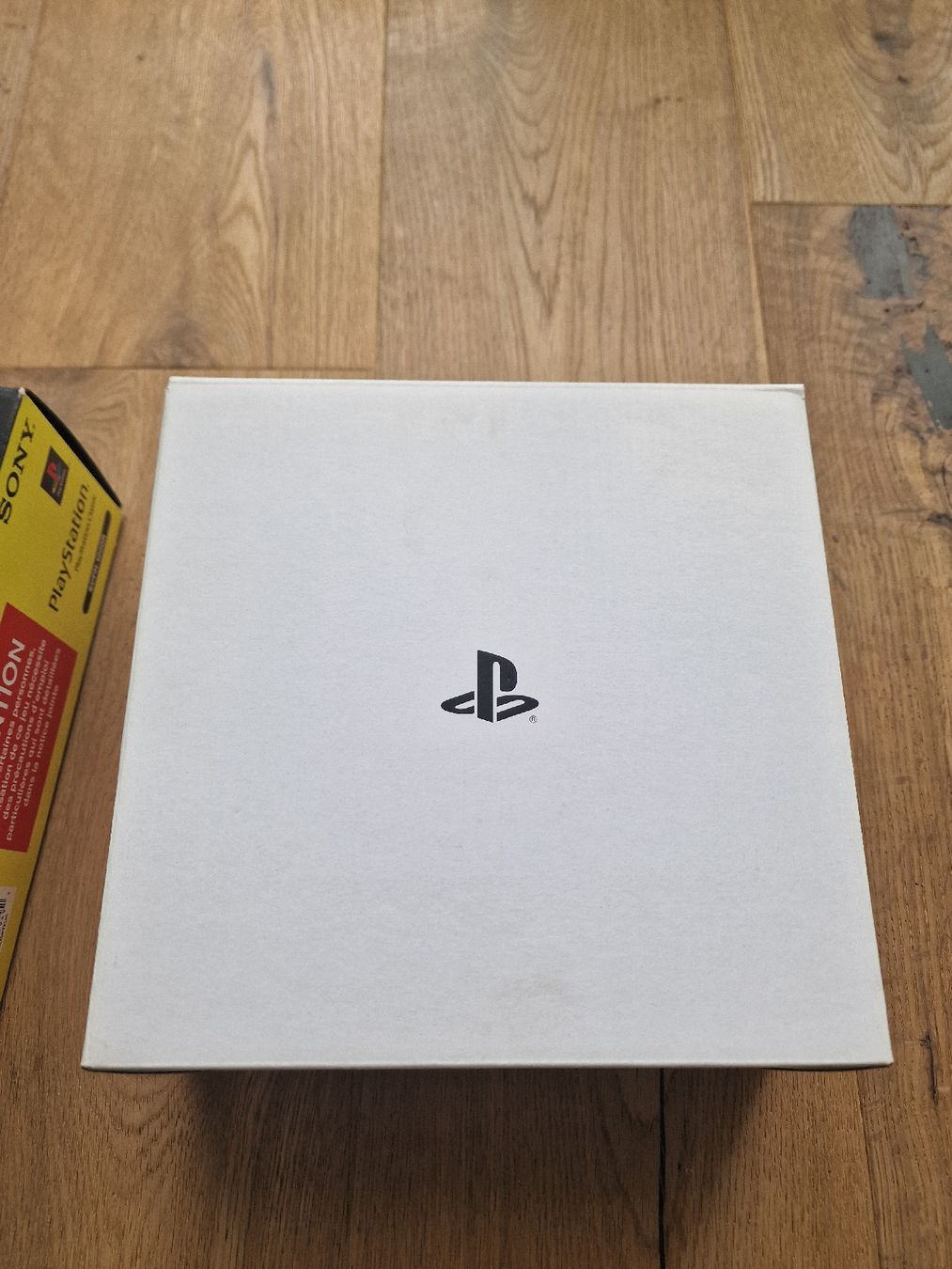 Sony Consoles: Sony PlayStation Classic mini Konsole mit OVP und Controller – D'occasion à Fahrwangen par luk_bhw7 6