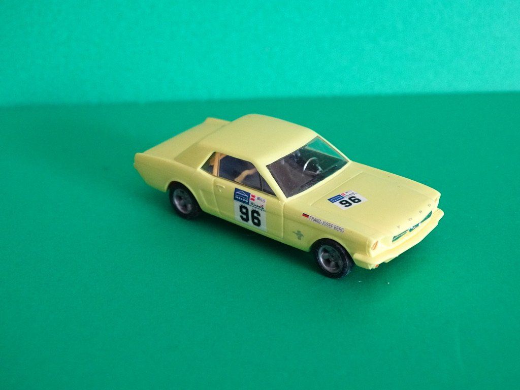 Busch Modellini d'auto: Ford Mustang von Busch 1/87 – Usato da Bretzwil venduto da Meex 1